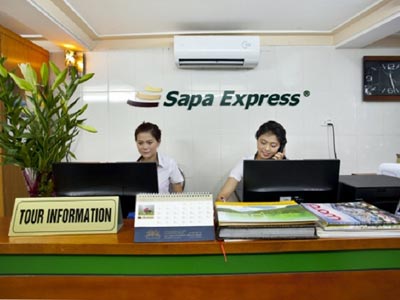 Set up hotline support tourists in Lao Cai